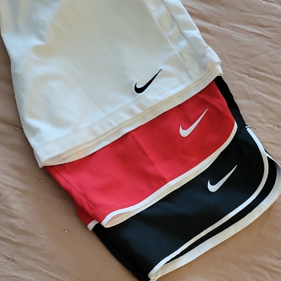 Nike Kids' White, Red, and Black Shorts Set - Picture 12 of 12